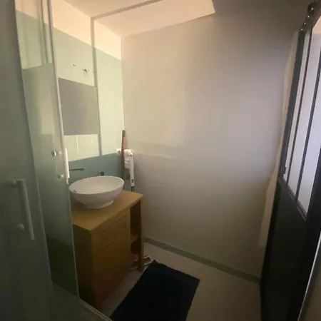 En Face De La Gare - Centre