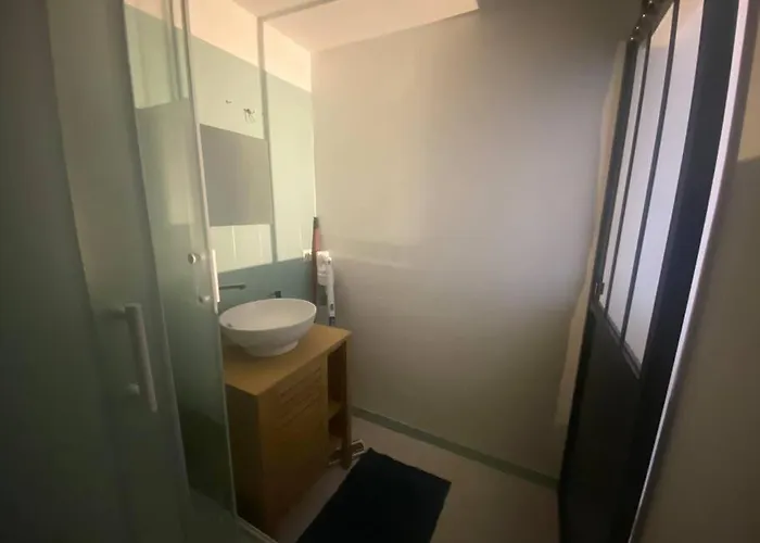 En Face De La Gare - Centre